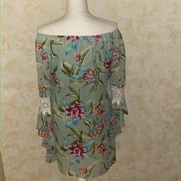 NWT! Coastal Casuals Floral Top! - Picture 8 of 12